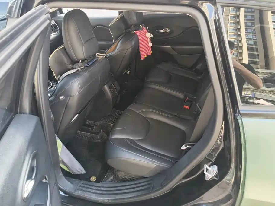 Jeep Cherokee — миниатюра 11