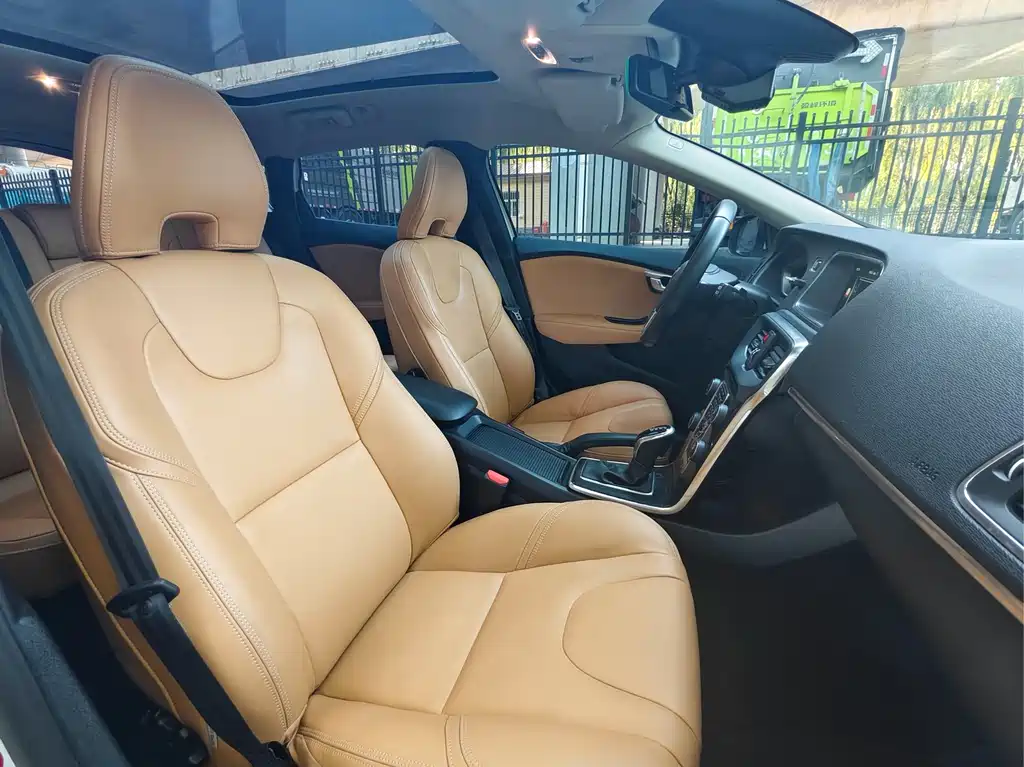 Volvo V40 — миниатюра 7