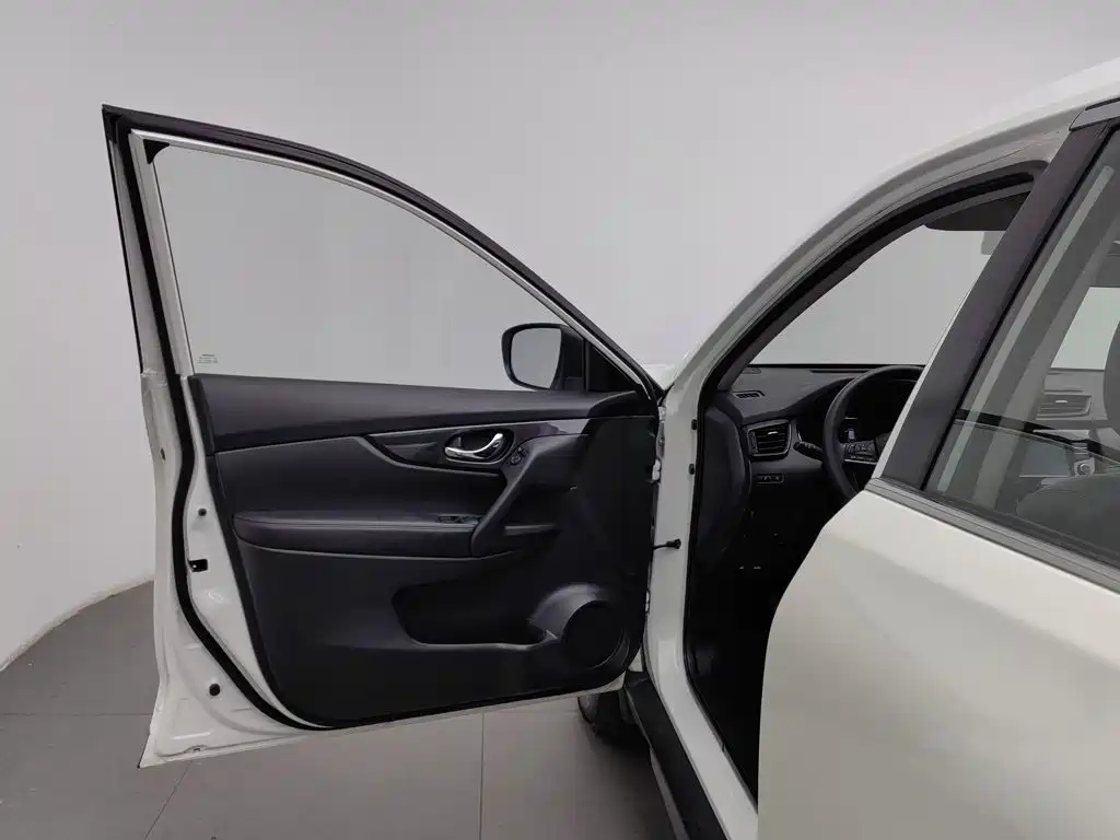 Nissan X-Trail — миниатюра 8