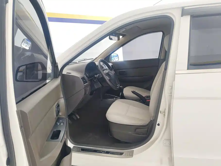 Wuling Hongguang — миниатюра 9