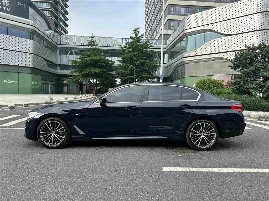 BMW 5 Series — миниатюра 10