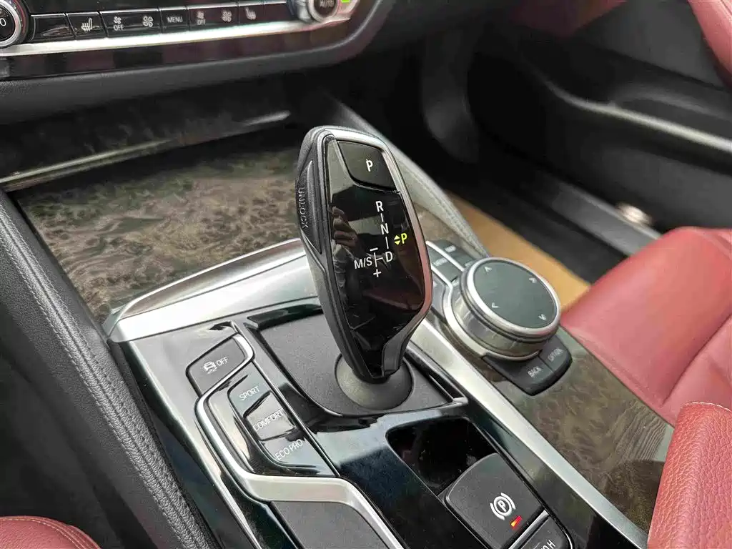 BMW 5 Series — миниатюра 14