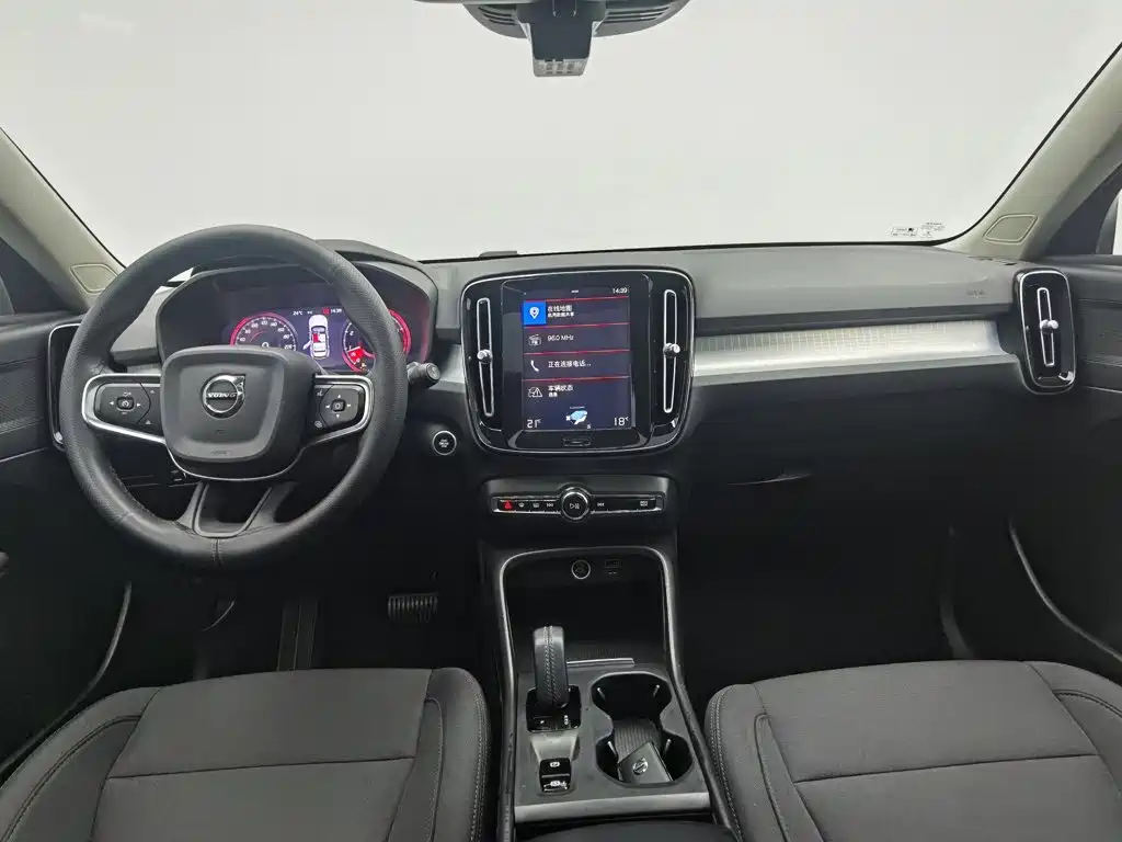 Volvo XC40 — миниатюра 5
