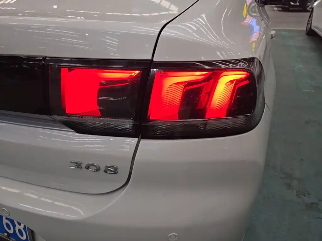 Peugeot 308 — миниатюра 8