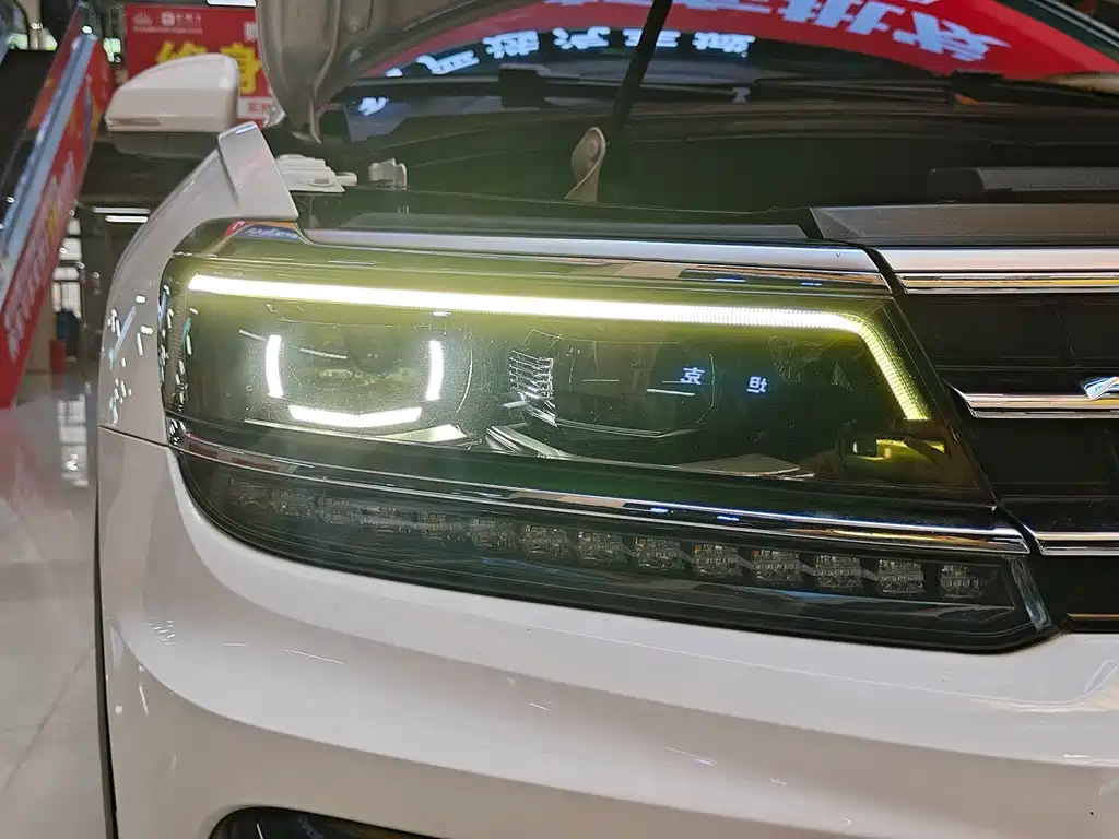Volkswagen Tiguan L — миниатюра 14