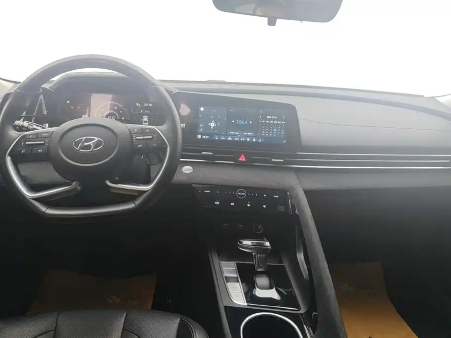 Hyundai Elantra — миниатюра 12