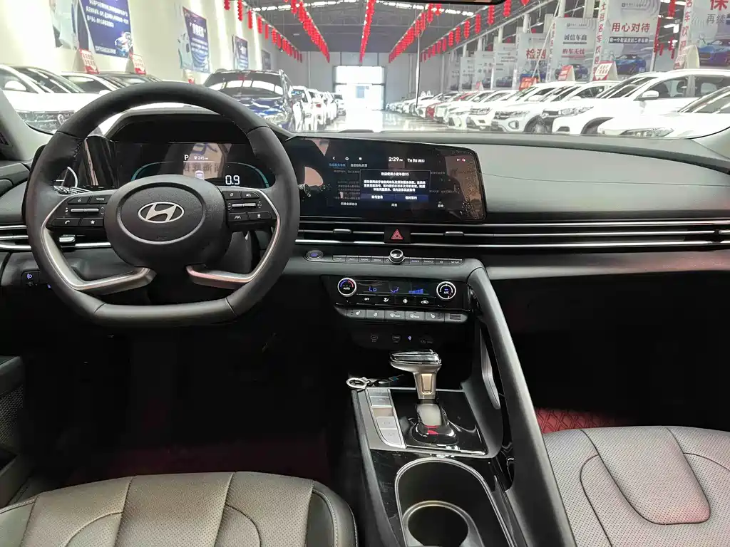 Hyundai Elantra 2023 1.5L CVT LUX Luxury