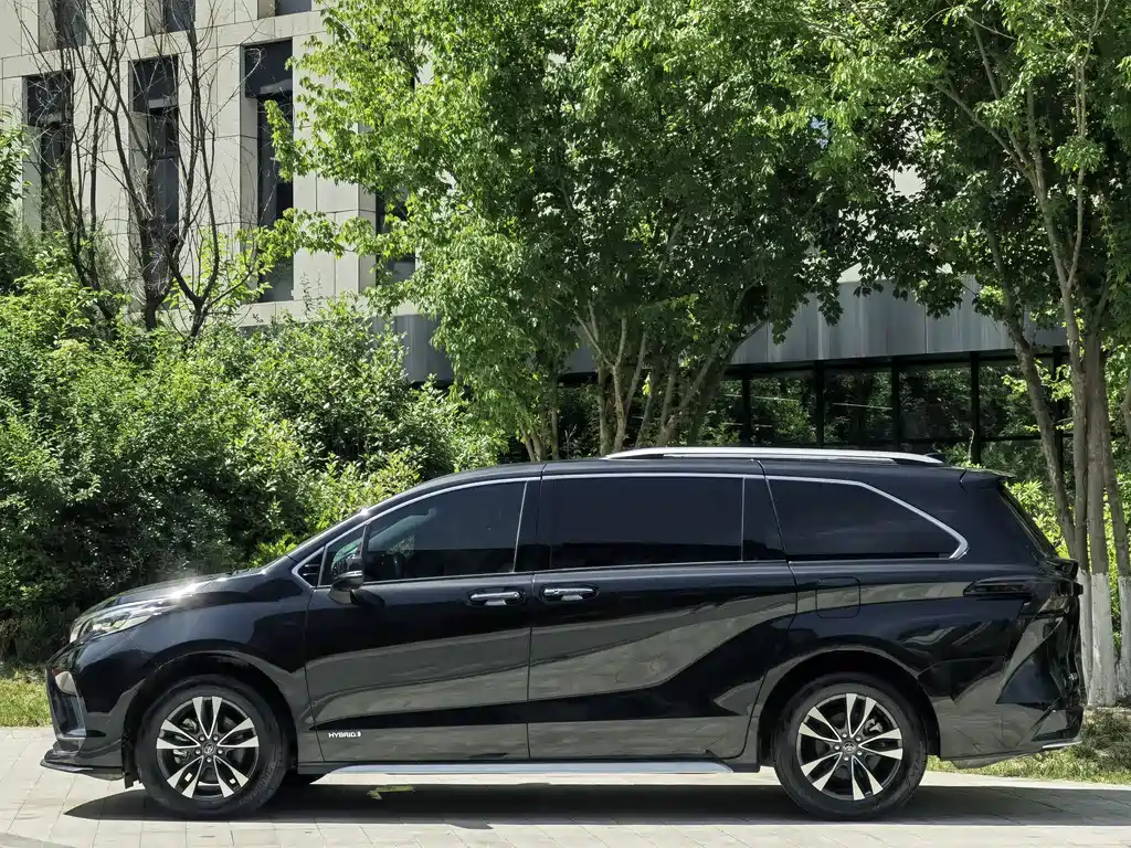 Toyota Granvia 2023 2.5L Luxury
