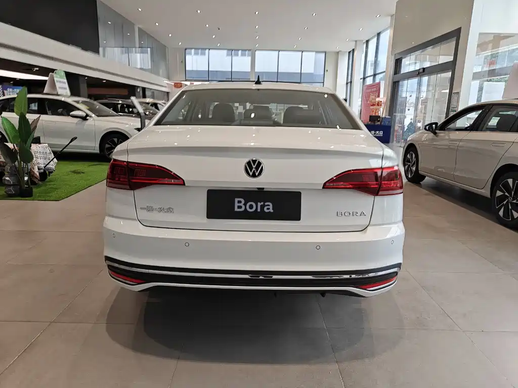 Volkswagen Bora 2026 200TSI DSG