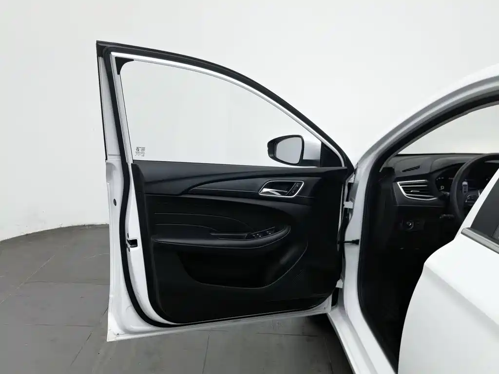 Roewe i5 — миниатюра 8
