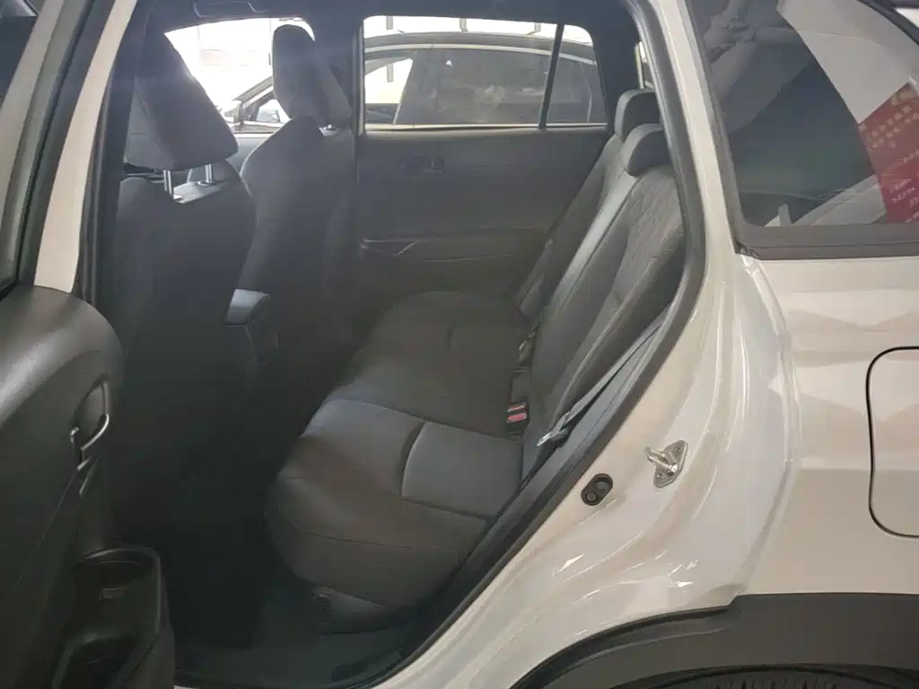 Toyota Corolla Cross — миниатюра 17