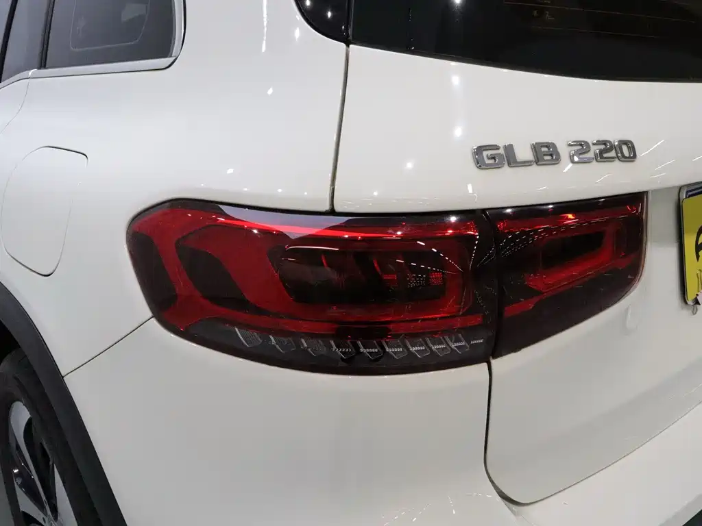 Mercedes-Benz GLB — миниатюра 12