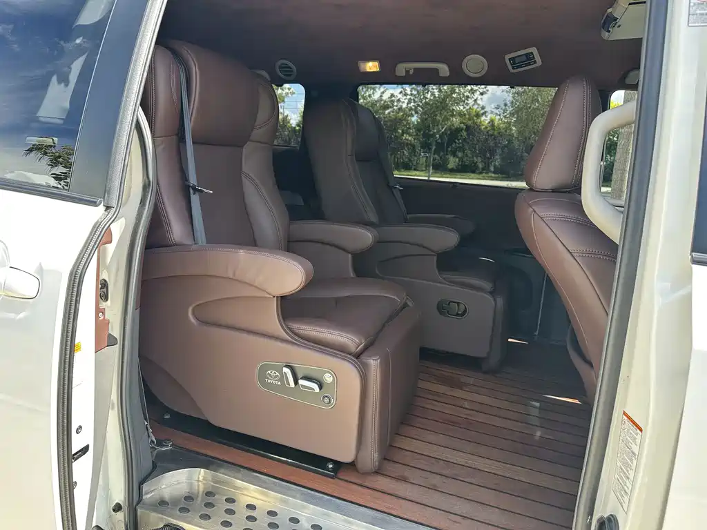 Toyota Sienna — миниатюра 9