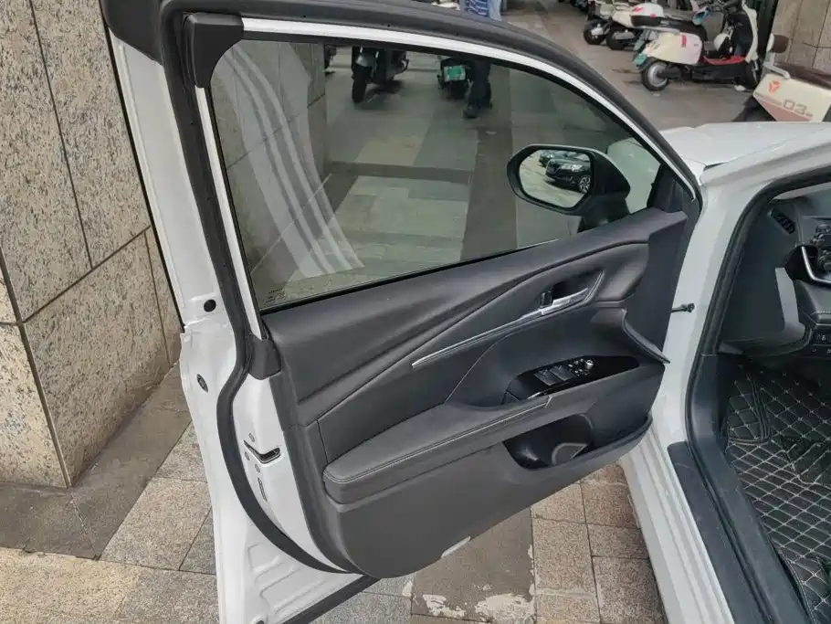 Toyota Camry — миниатюра 7