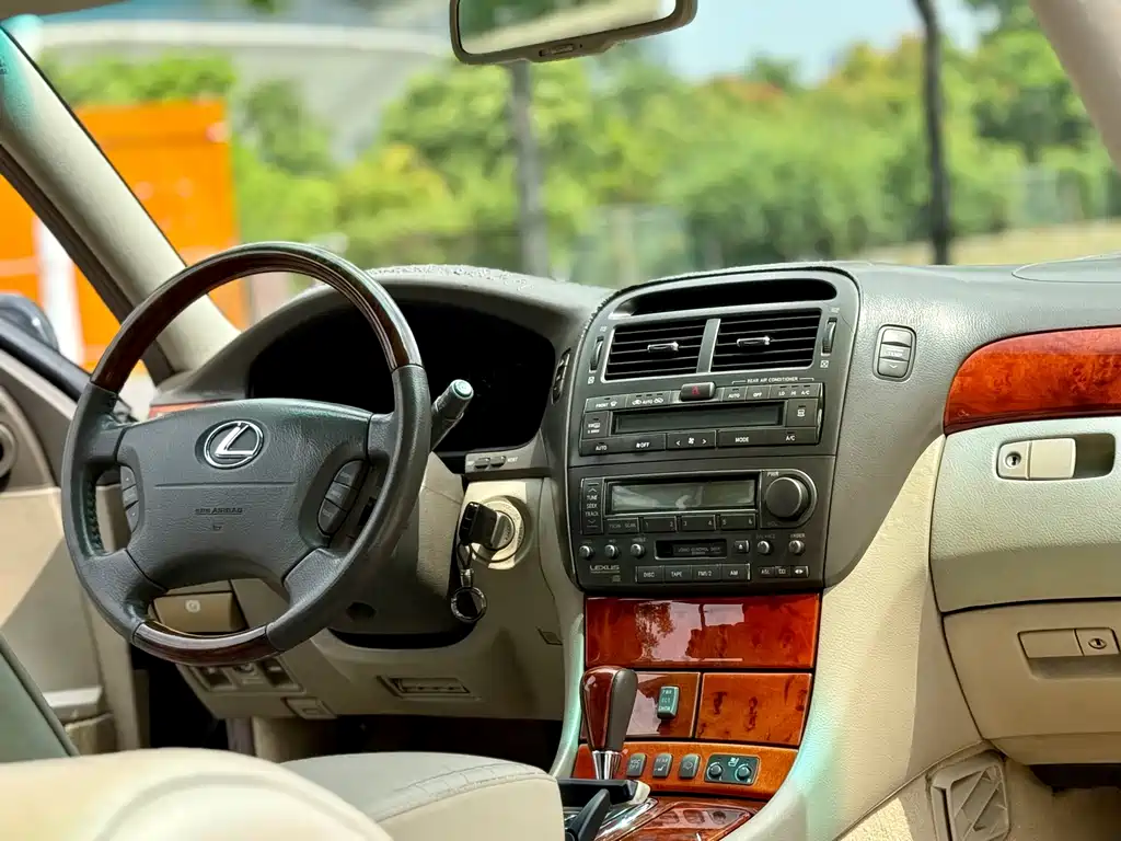 Lexus LS — миниатюра 17