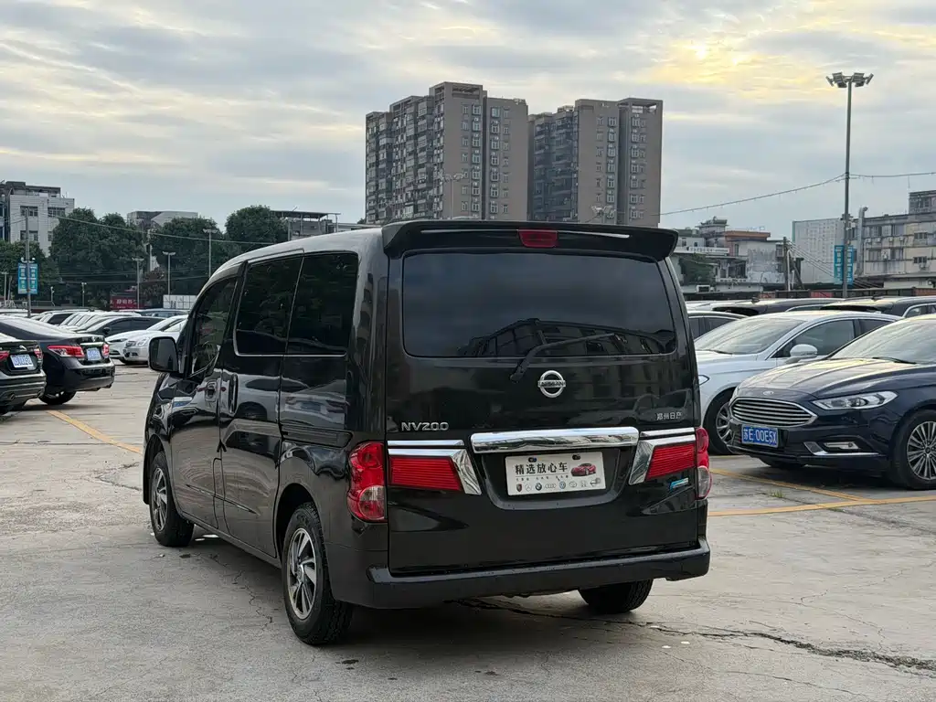 Nissan NV200 — миниатюра 6