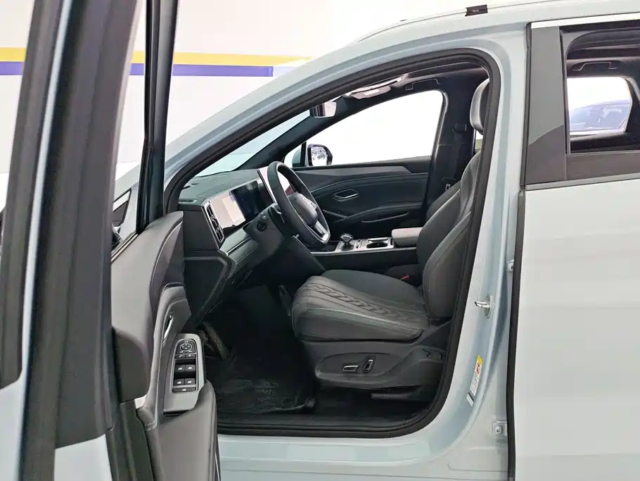 BYD L DM-i — миниатюра 9