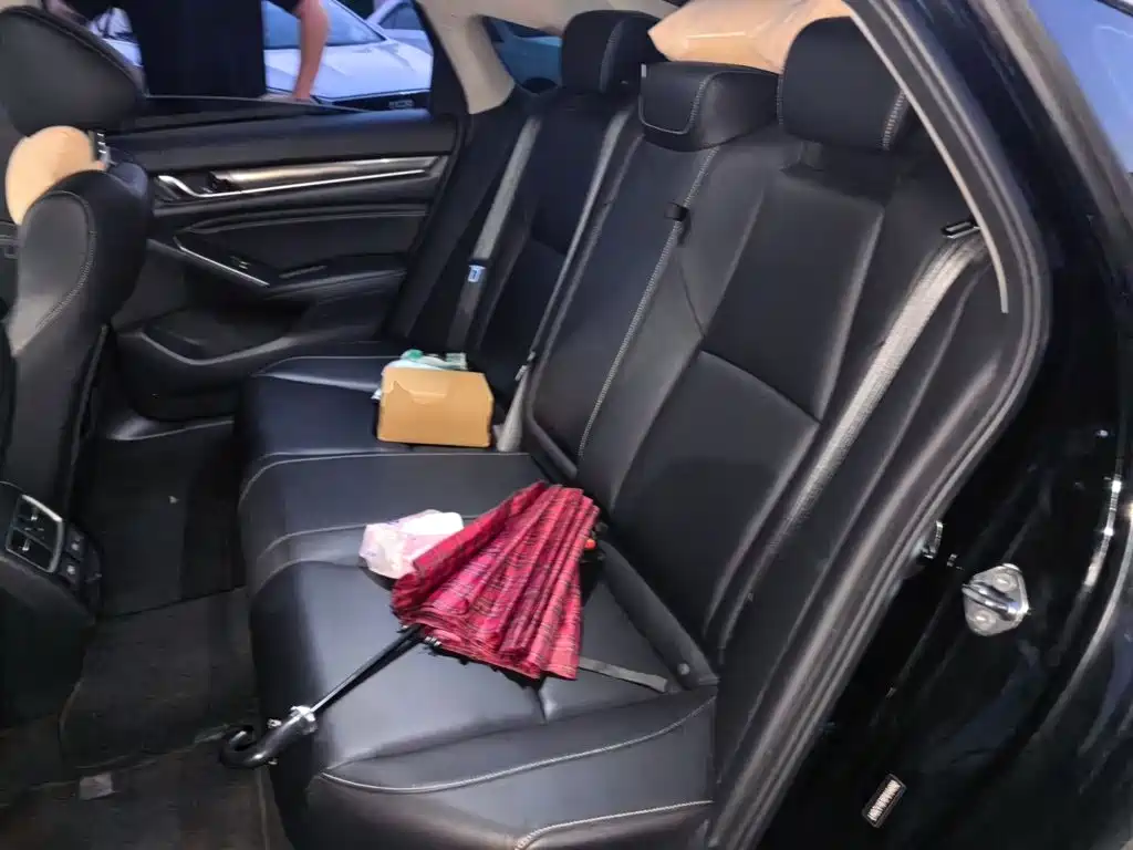 Honda Accord — миниатюра 13