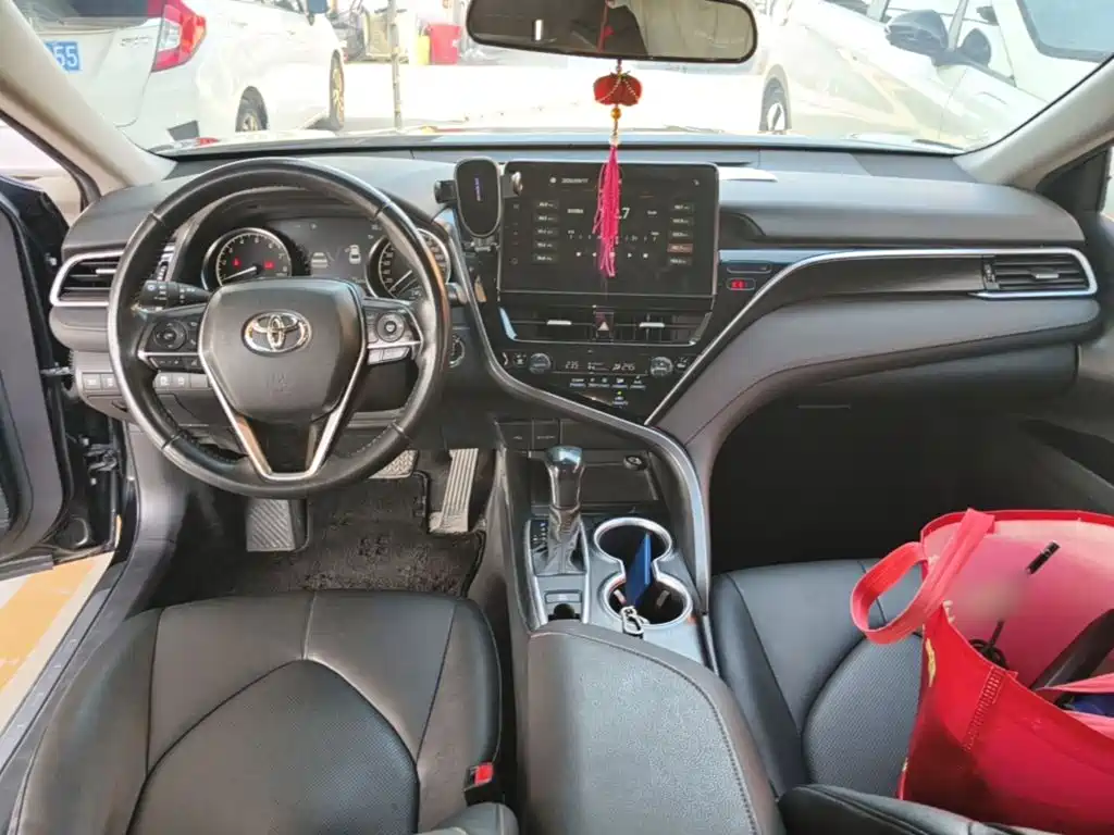Toyota Camry — миниатюра 10