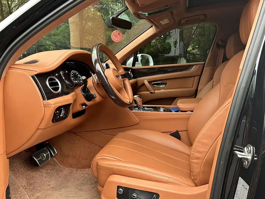 Bentley Bentayga — миниатюра 23