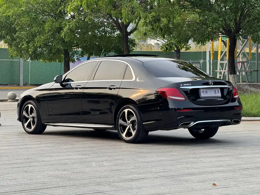 Mercedes-Benz E-Class — миниатюра 18