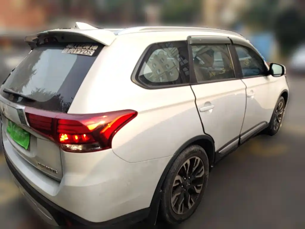 Mitsubishi Outlander — миниатюра 4