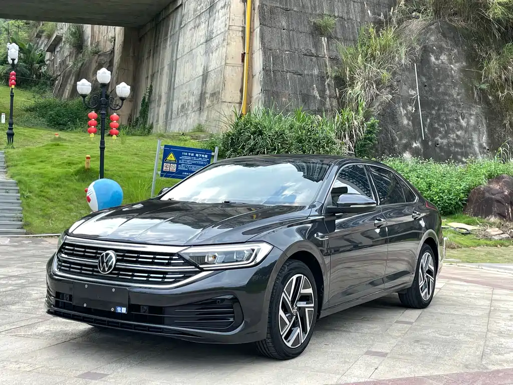 Купить Volkswagen Sagitar