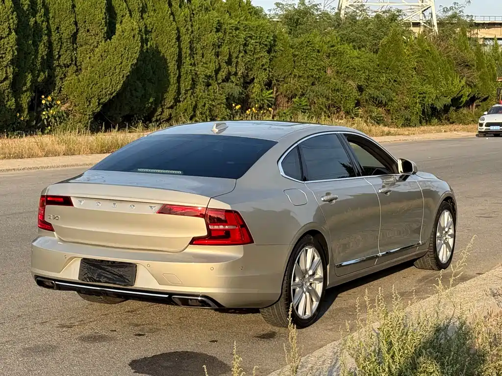 Volvo S90 — миниатюра 7