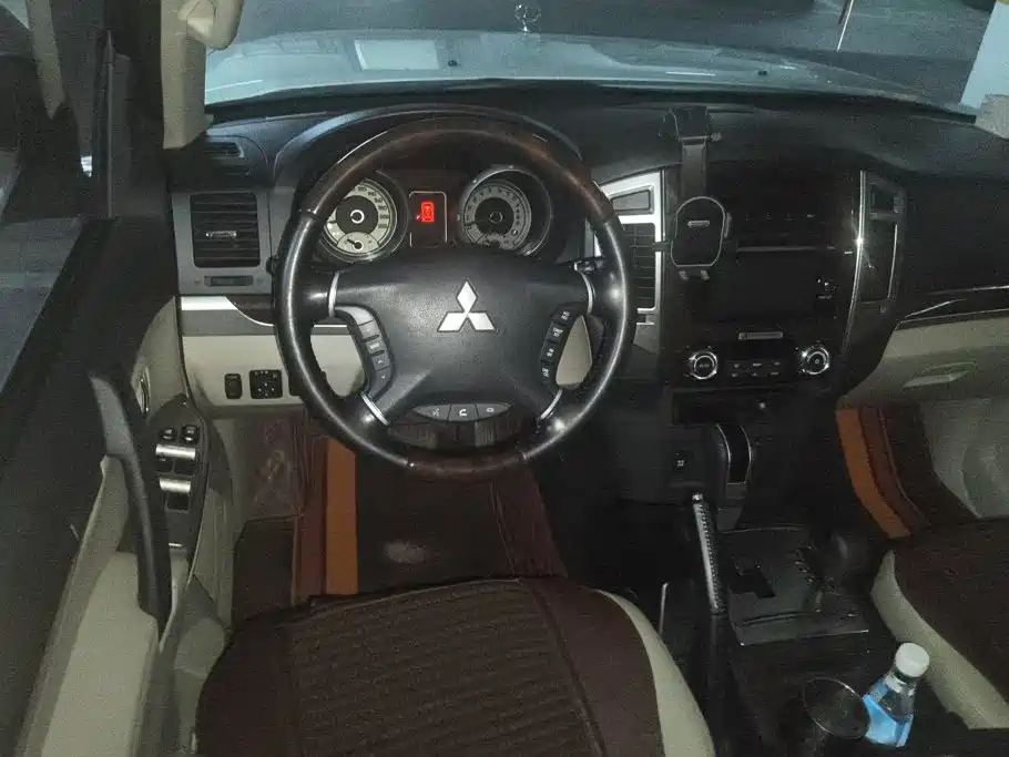 Mitsubishi Pajero (Import) — миниатюра 15