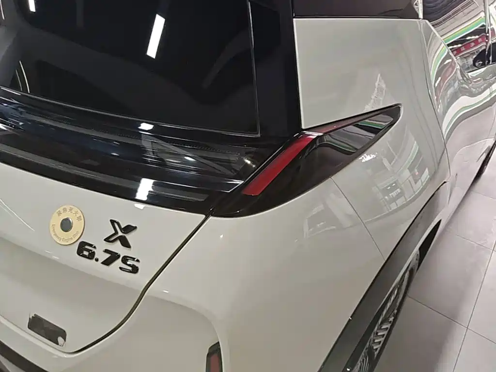 Zeekr X — миниатюра 8