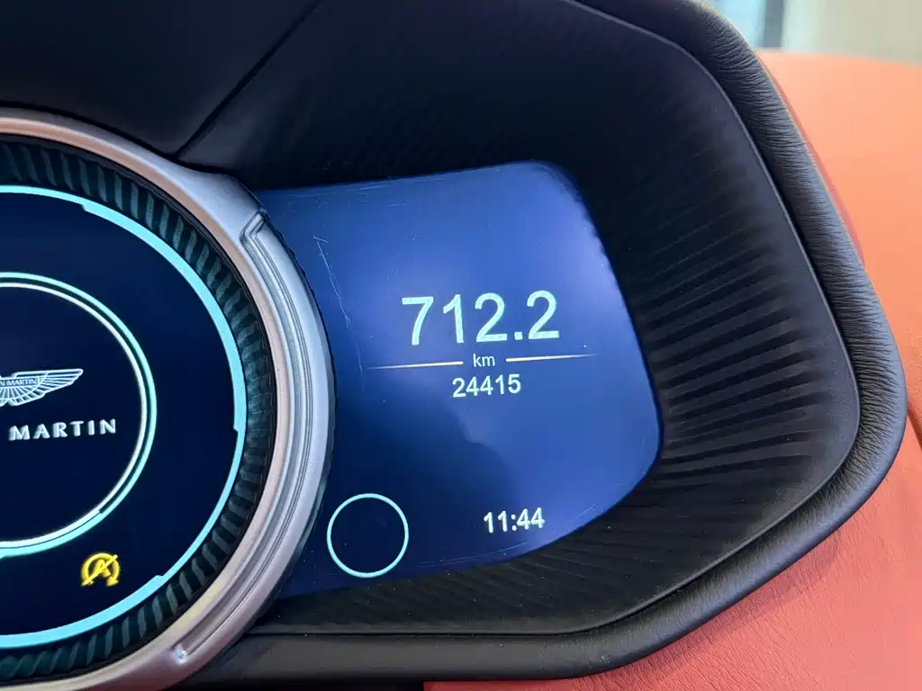 Aston Martin DB11 4.0T V8 Volante, фото 12
