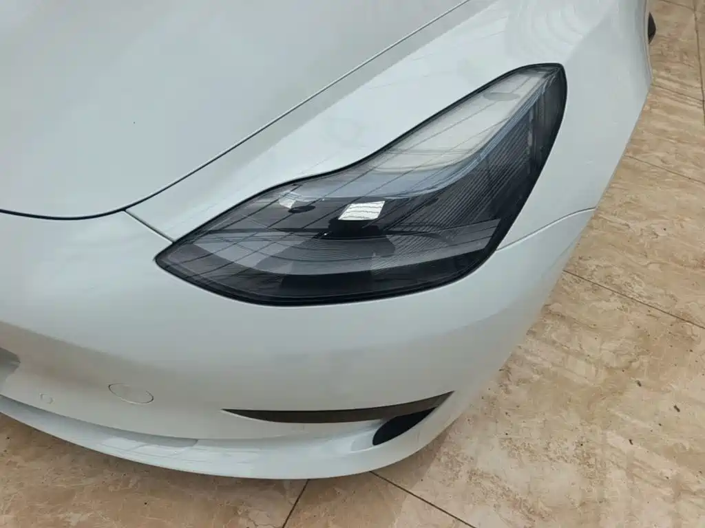 Tesla Model 3 — миниатюра 24