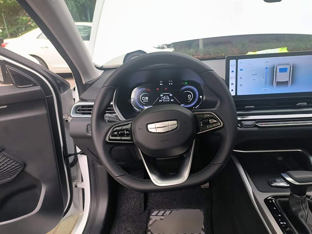 Geely Emgrand 1.5 л 2025 г. Белый, пробег 1500 км