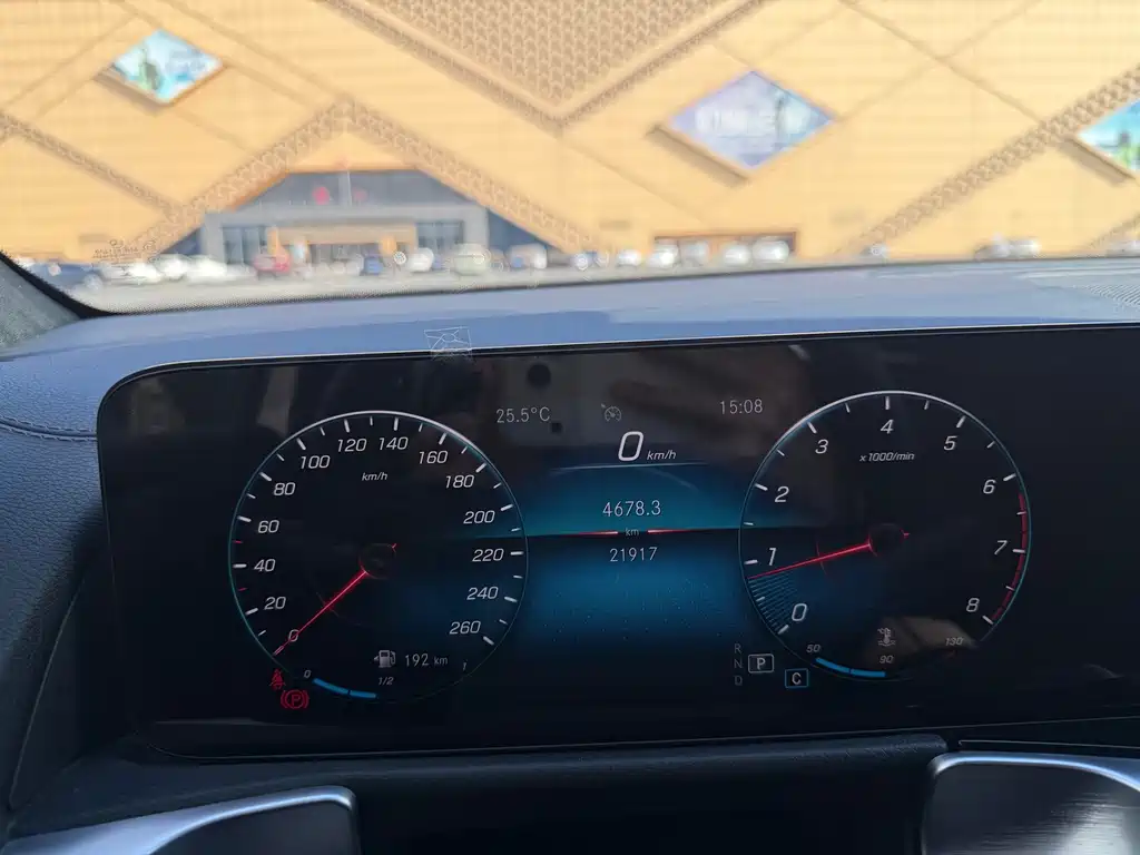 Mercedes-Benz GLB — миниатюра 25