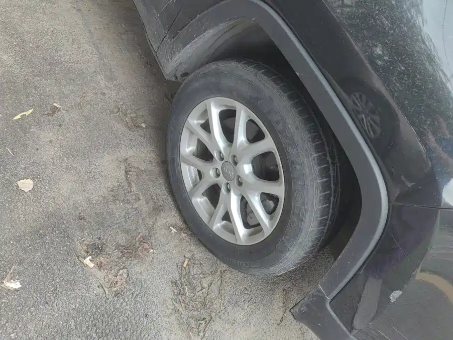 Jeep Cherokee — миниатюра 6