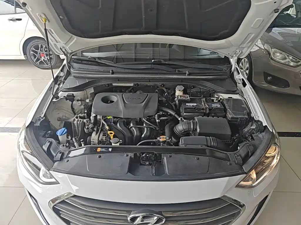 Hyundai Elantra — миниатюра 20