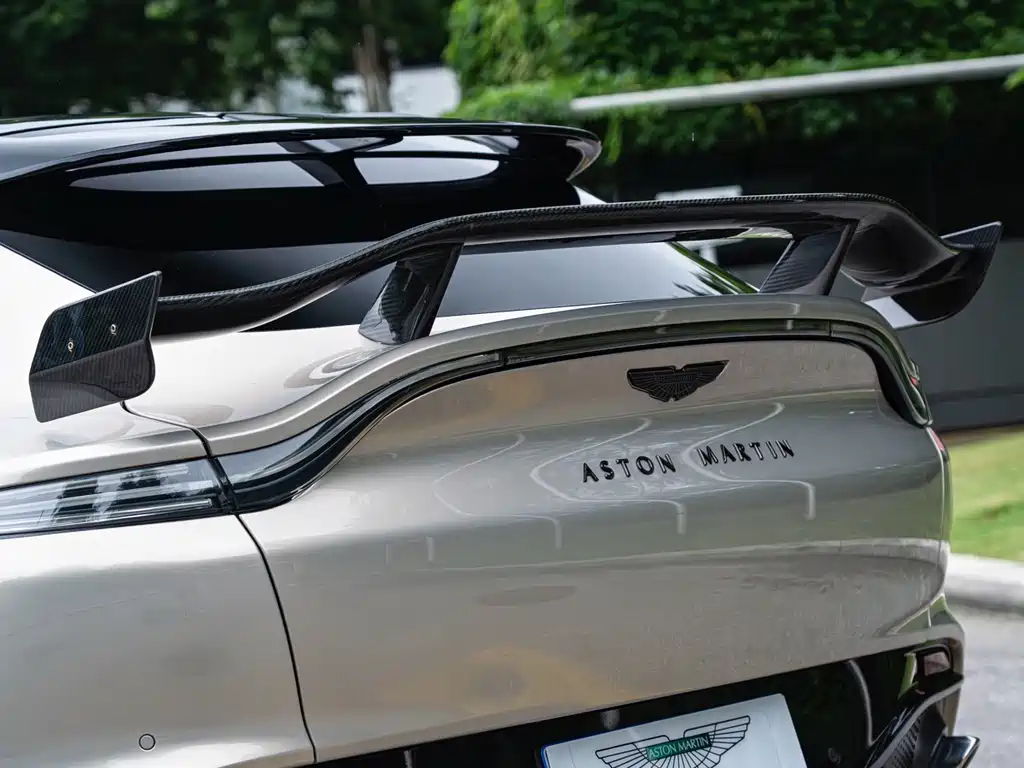 Aston Martin DBX 2022 4.0T V8