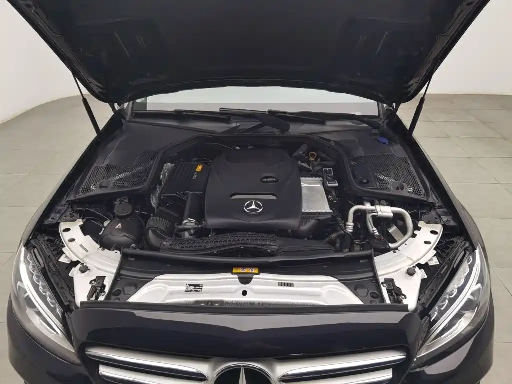 Mercedes-Benz C-Class — миниатюра 6