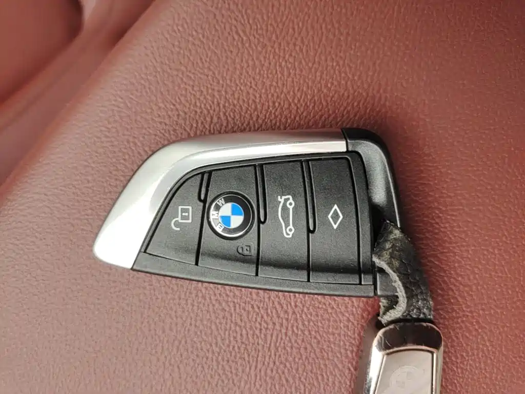 BMW iX3 — миниатюра 9