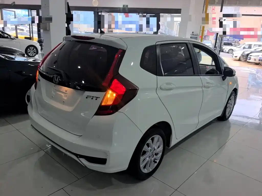 Honda Fit — миниатюра 7