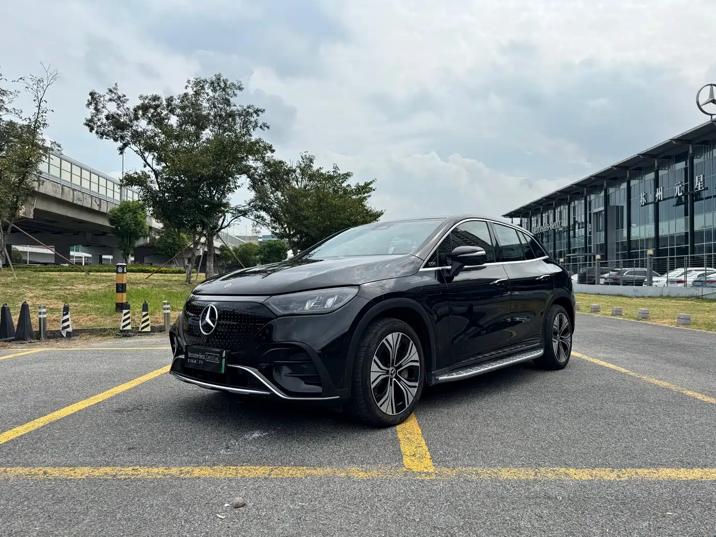 奔驰EQE SUV 2024款 500 4MATIC 先锋版 2025