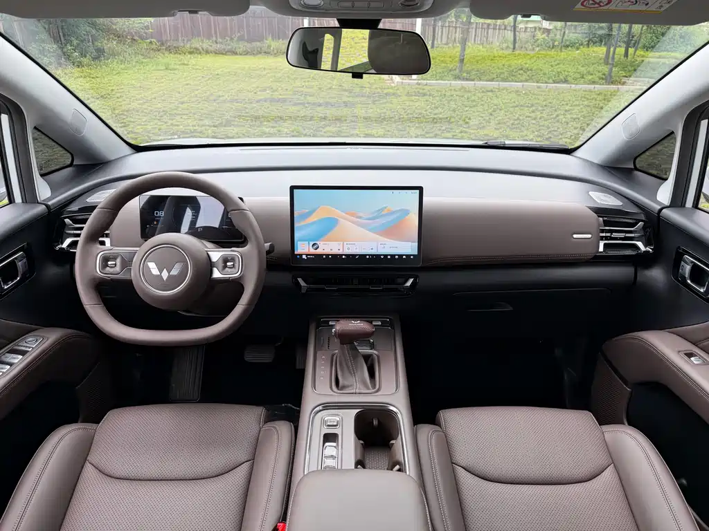 Wuling 730 2025 1.5T CVT Elite