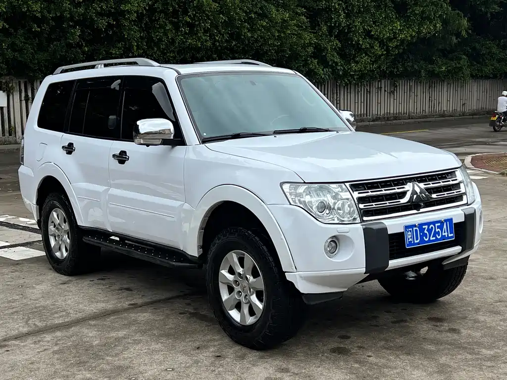 Mitsubishi Pajero (Import) — миниатюра 3