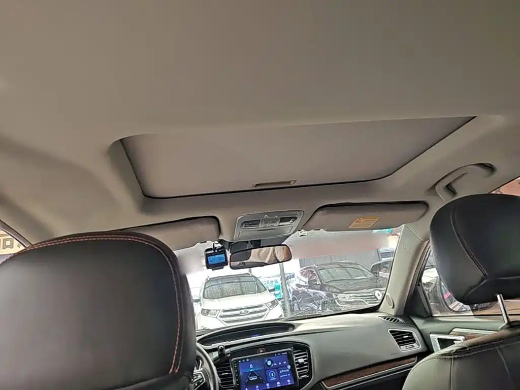 Geely Haoqing SUV — миниатюра 18