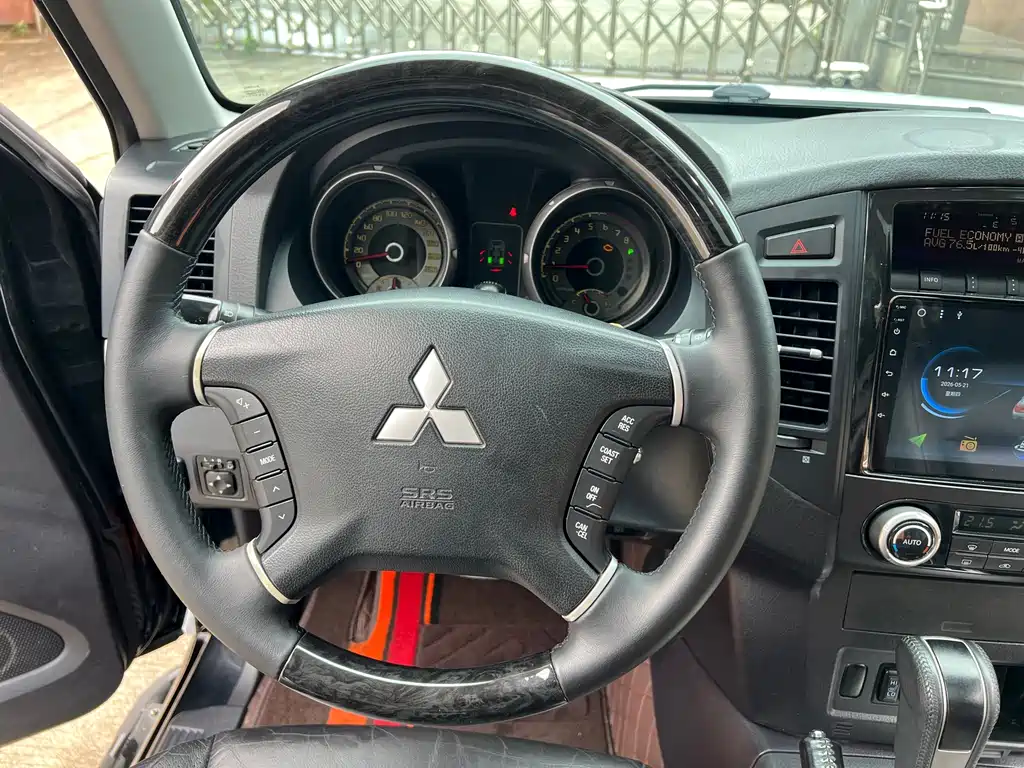 Mitsubishi Pajero (Import) — миниатюра 12