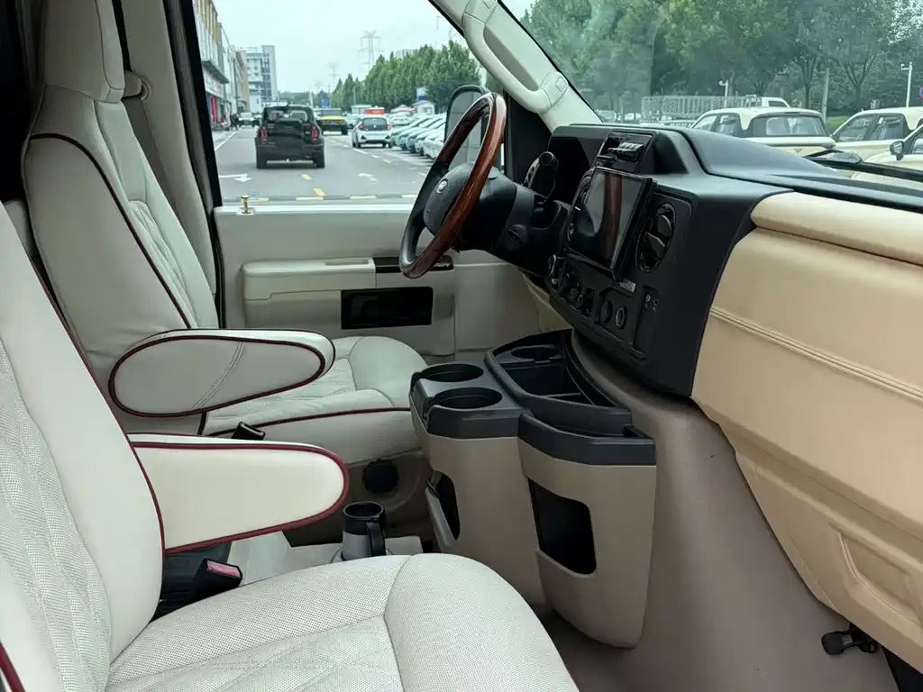 Ford E350 — миниатюра 8