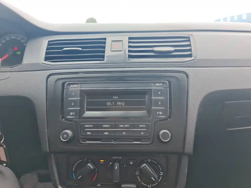 Volkswagen Santana — миниатюра 13