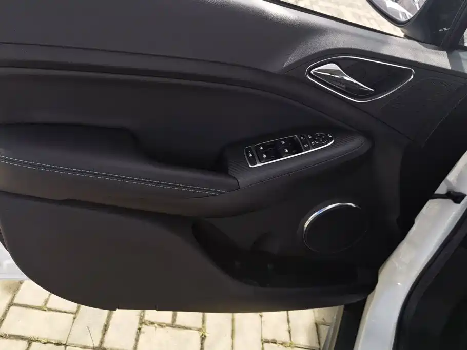 BYD Yuan EV — миниатюра 7