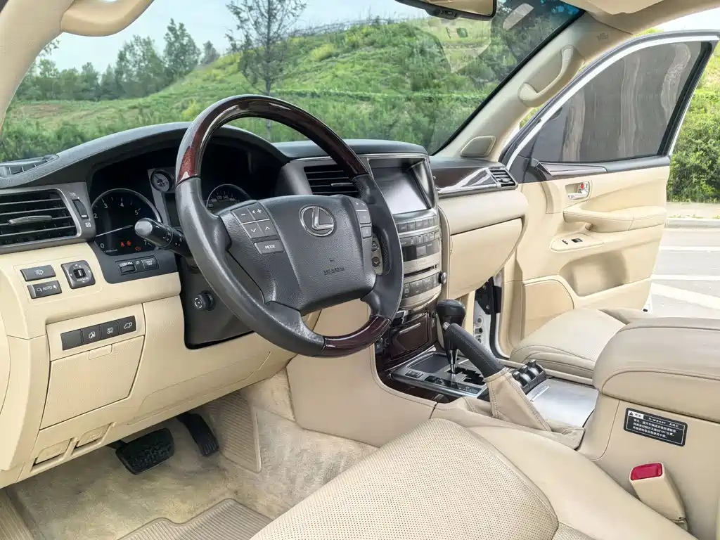 Lexus LX 2009 570