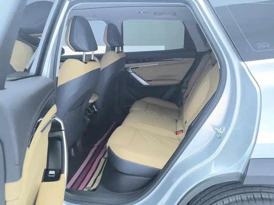 Geely Boyue L — миниатюра 11